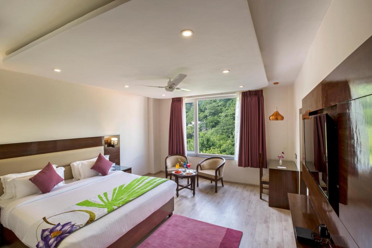 Regenta Inn On The Ganges Rishīkesh Exteriör bild